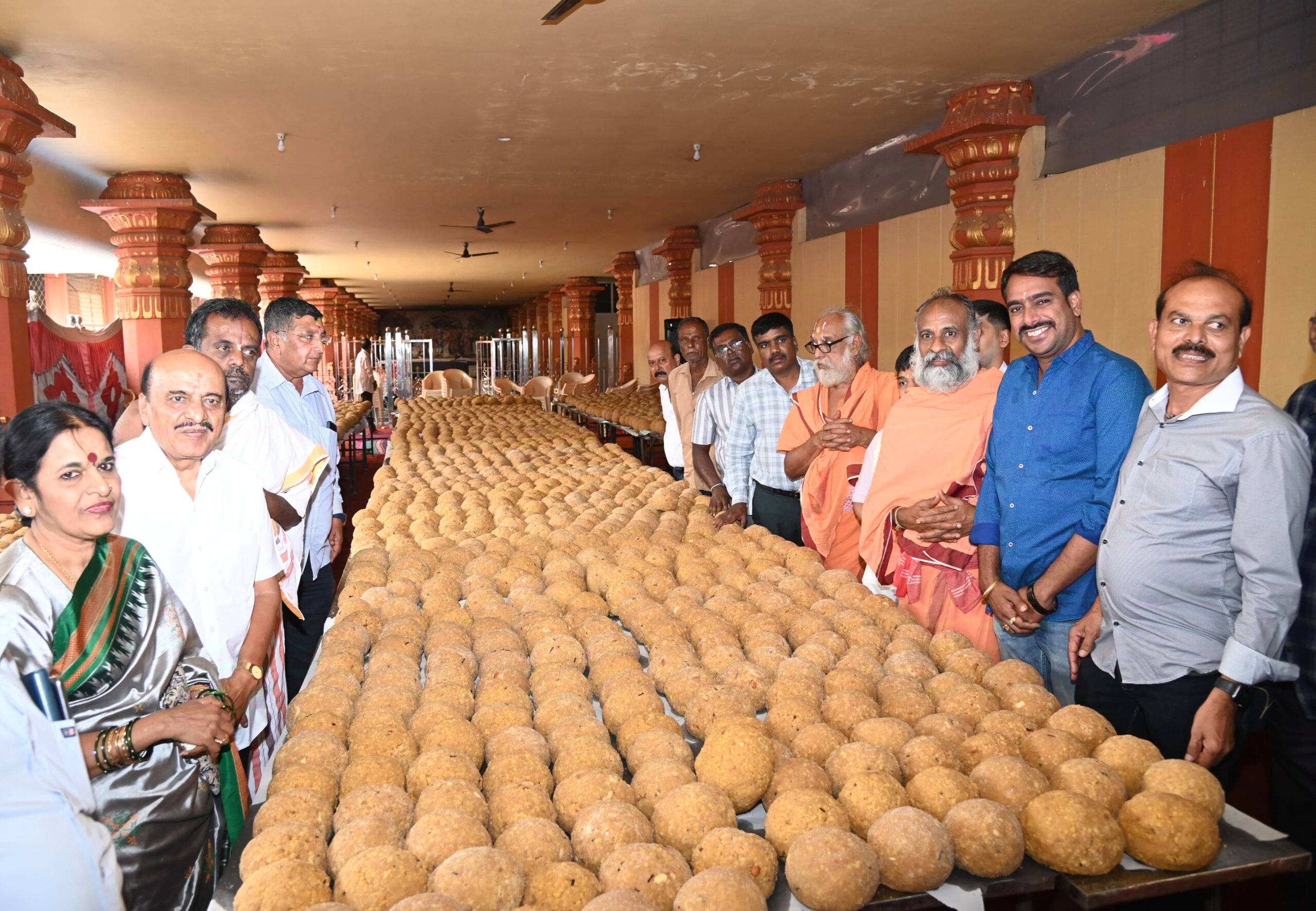 ನೂತನ ವರ್ಷಕ್ಕೆ ಯೋಗನರಸಿಂಹ ಸ್ವಾಮಿ ದೇವಸ್ಥಾನದಲ್ಲಿ ಎರಡು ಲಕ್ಷ ತಿರುಪತಿ ಮಾದರಿಯ ಲಡ್ಡು ವಿತರಣೆ.